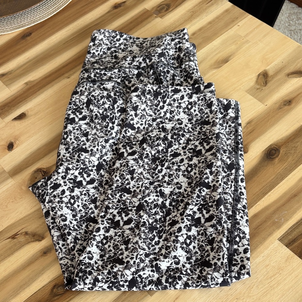 Marika Monochrome Abstract Leggings